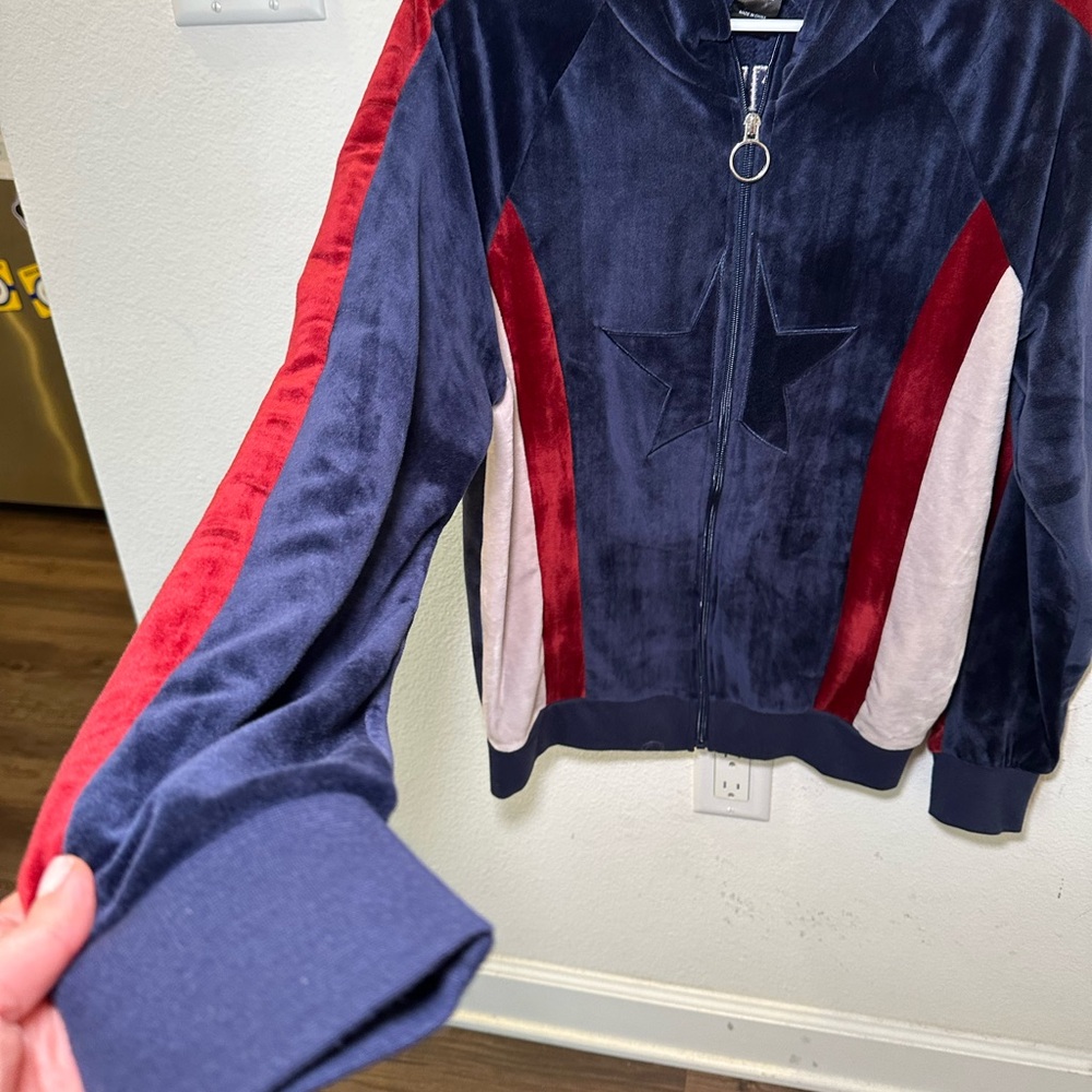 NWT Her Universe Marvel Captain America Embroidered Unisex Track Jacket - Picture 3 of 11